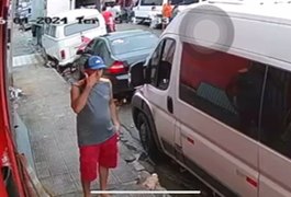 Vídeo. Homem furta celular de funcionário de loja no Centro de Arapiraca