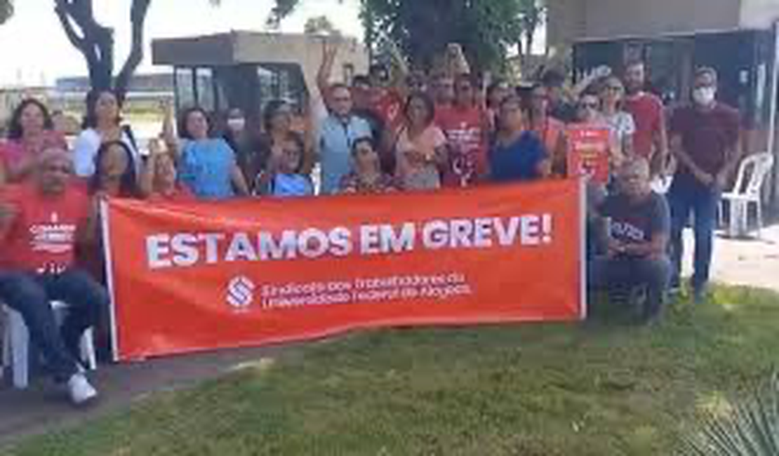 Professores da Ufal entram em greve por tempo indeterminado