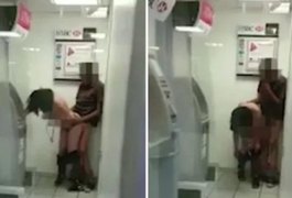 Casal faz sexo em terminal de banco e clientes têm que esperar