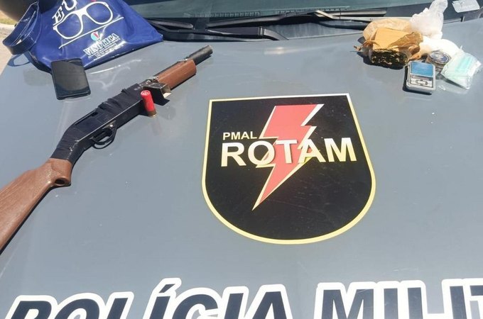 Ação da PM em três bairros prende quatro suspeitos com armas de fogo e cartelas de Rohypnol