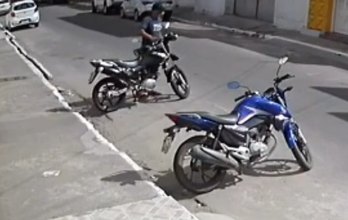 Câmera de segurança flagra furto de motocicleta no Centro de Arapiraca