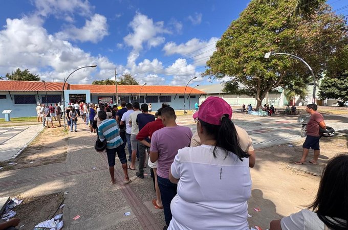 Locais de votação recebem eleitores e registram filas em Arapiraca neste domingo, 04