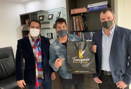 Busca por aumento peniano tem fila de espera após sertanejo passar por procedimento em SC