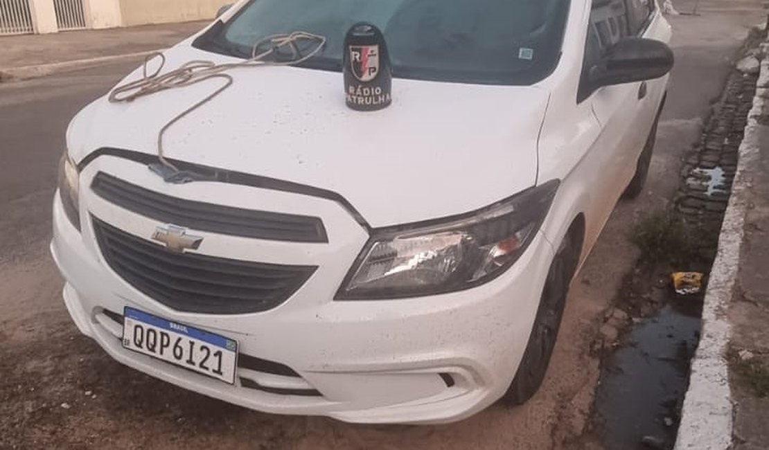Carro tomado de assalto em Maceió é localizado em Arapiraca
