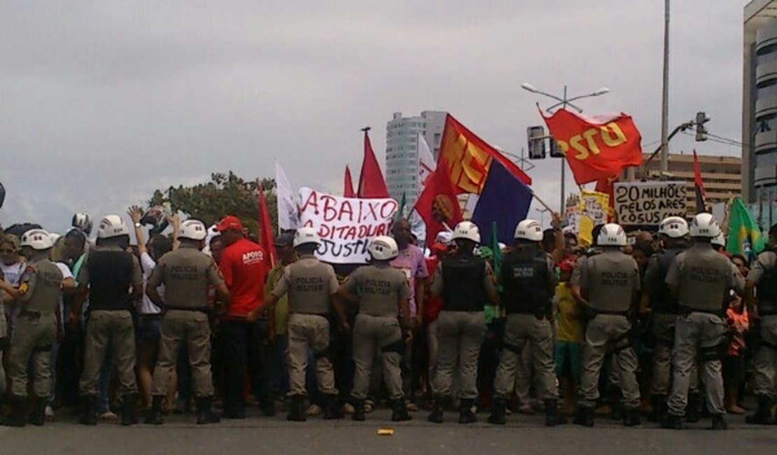Manifestações suspendem desfile cívico em Maceió