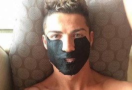 Cristiano Ronaldo faz tratamento de beleza e posta no Instagram