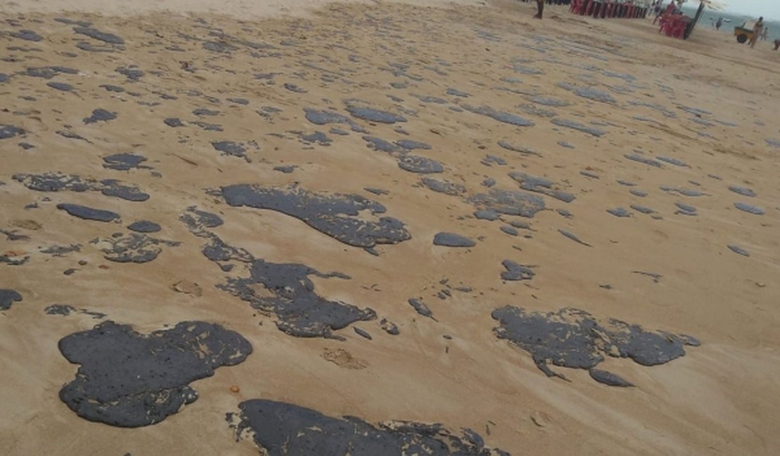 IMA alerta para cuidados com manchas de óleo nas praias: é importante evitar contato