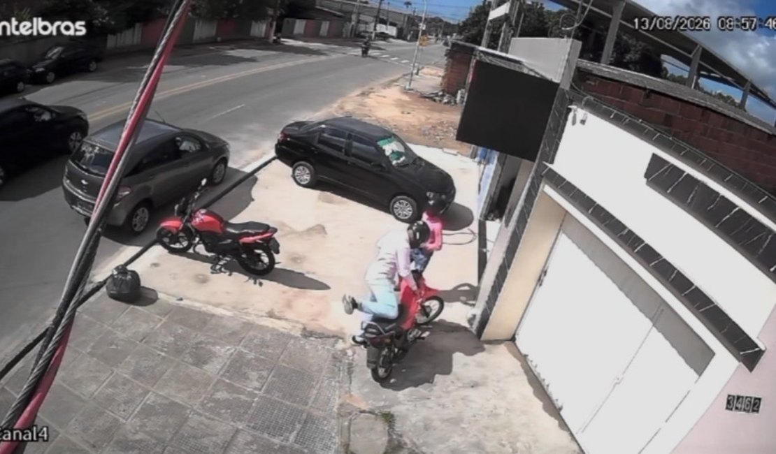 Loja recém-inaugurada é assaltada por dupla em motocicleta, na Santa Amélia, em Maceió