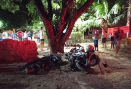 Colisão de moto em árvore resulta na morte de casal, em Maceió