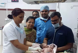 Bebê nasce com duas cabeças e três braços