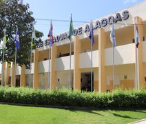 Uneal divulga edital do concurso com 127 vagas para professores e salários de até R$ R$ 13,4 mil
