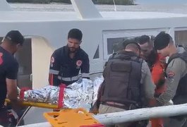 Jangada com 10 pessoas vira e duas mulheres se afogam na Barra de Santo Antônio; quadro de saúde delas é estável