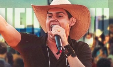 Cantor arapiraquense ﻿﻿Willy Vaqueiro celebra conquista do primeiro ônibus e o anuncia nova fase na carreira