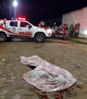 Criminosos matam com vários tiros jovem de 24 anos que retornava de mercado, em Arapiraca