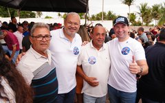 Feira Grande registra grande mobilização popular em adesivaço liderado pelo prefeito Dário Roberto