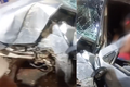 Carro atravessa canteiro e invade mercadinho após motorista perder o controle em Rio Largo