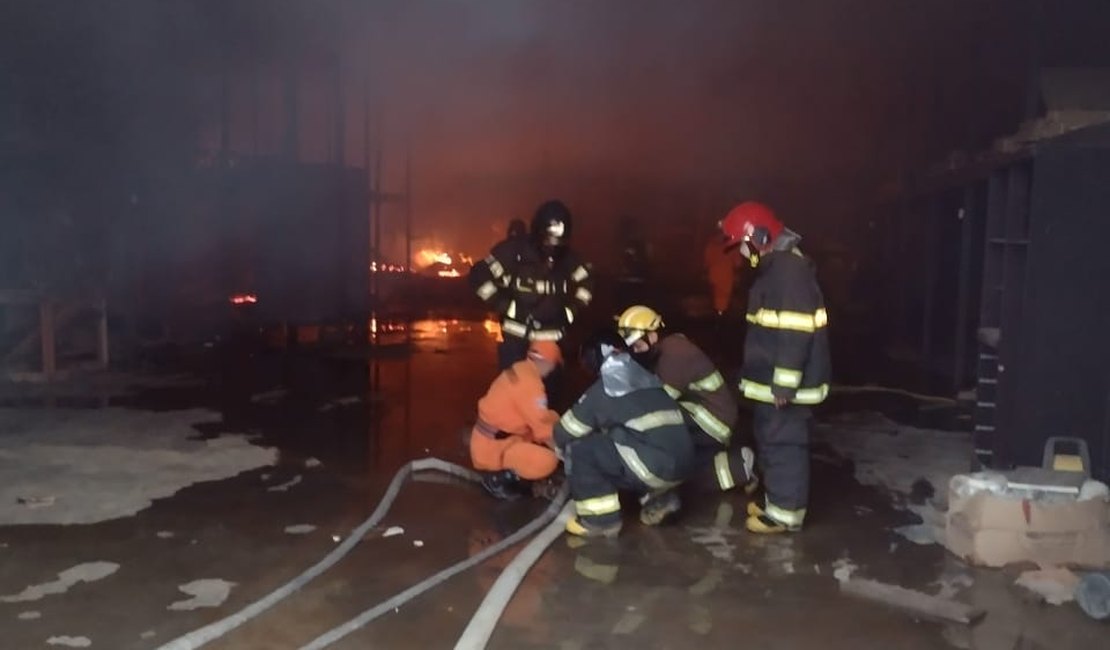 Posto de saúde em Água Branca fica destruído após incêndio de grandes proporções; veja o vídeo