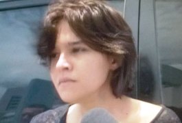 Mãe de Dyllan Taylor, morto após agressões, se apresenta à polícia