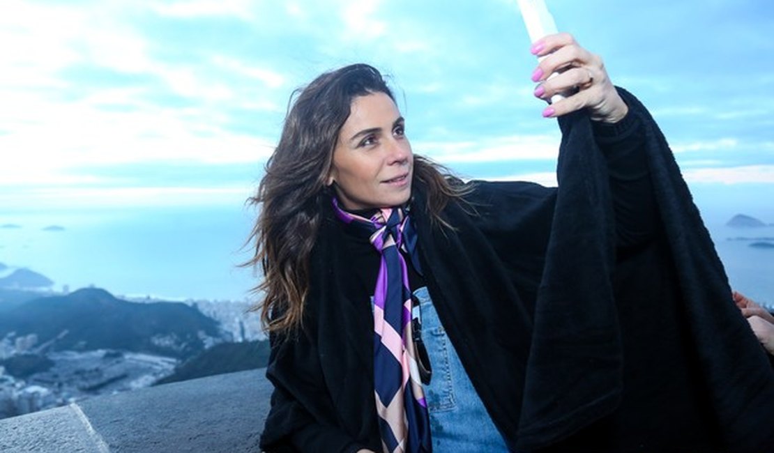 Giovanna Antonelli madruga para participar de ação no Cristo Redentor