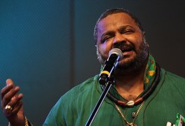 Após médicos reduzirem sedação, Arlindo Cruz abre os olhos