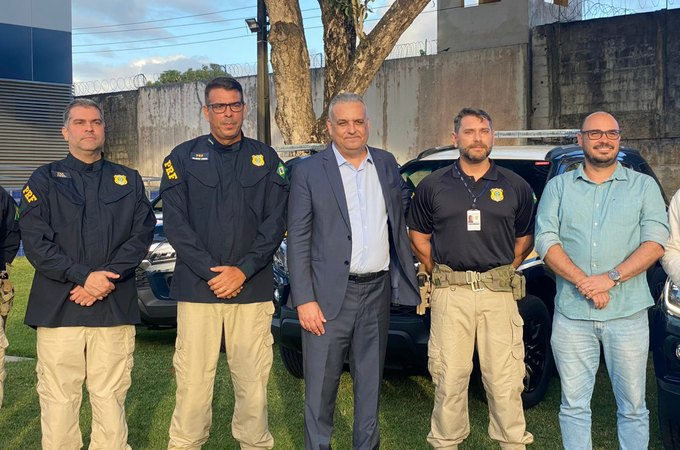 Deputado Alfredo Gaspar entrega duas novas viaturas para a PRF em Alagoas