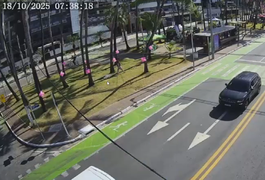 Sistema de videomonitoramento registra momento em que homem furta bicicleta em Maceió; assista