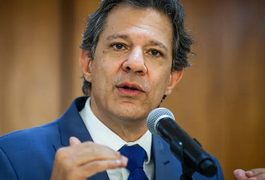 Possível vitória de Milei nas eleições argentinas preocupa o Brasil, diz Haddad