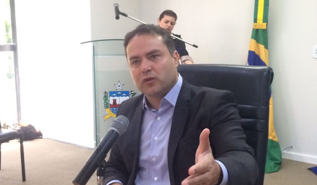 'Nós não vamos privatizar a Casal', diz Renan Filho