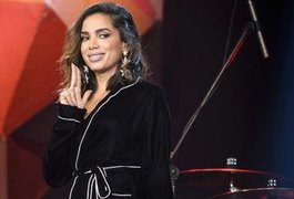 Anitta fala sobre vida amorosa e diz que ficaria com mulheres: 'Tranquilamente'