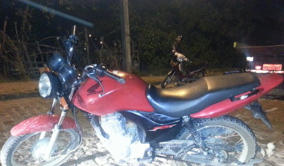 Moto furtada é encontrada abandonada no bairro Manoel Teles