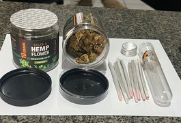 Canil do 3º BPM e PRF apreendem maconha em mochila de jovem durante abordagem a ônibus na BR-101