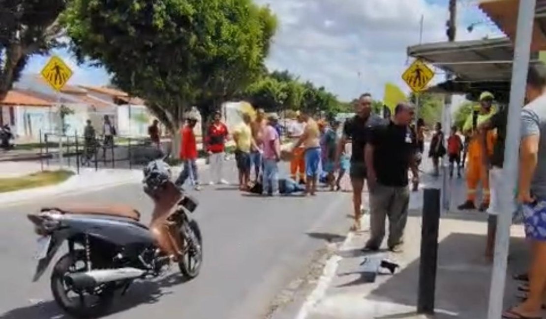 Motociclista desrespeita parada obrigatória e mulher acaba ferida em cruzamento no bairro Primavera
