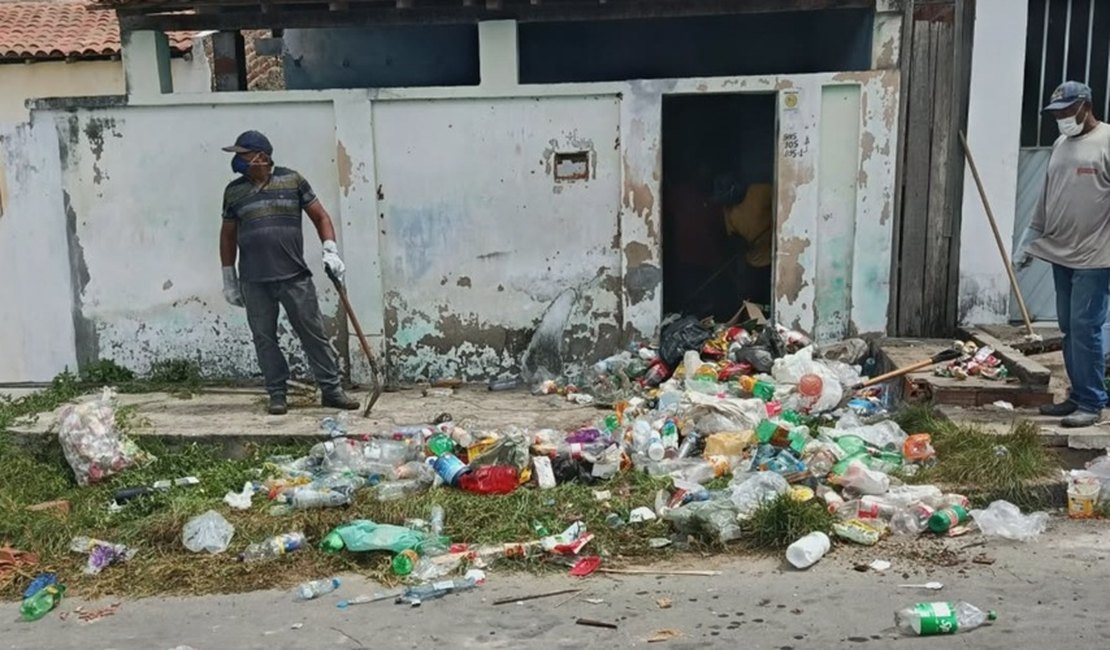 Acumulador compulsivo de Delmiro Gouveia é internado e Justiça obriga prefeitura a higienizar casa: 'Estado de intenso sofrimento'