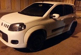 Jovens são detidos com arma e sob suspeita de roubo de veículos em Arapiraca