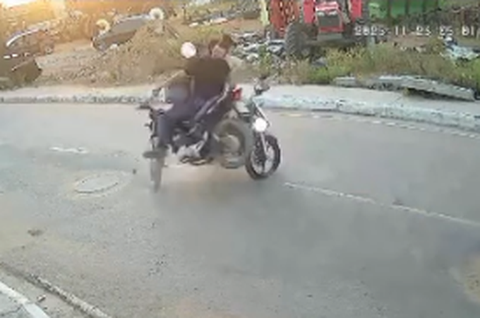 Forte batida frontal entre duas motocicletas deixa três feridos em Craíbas