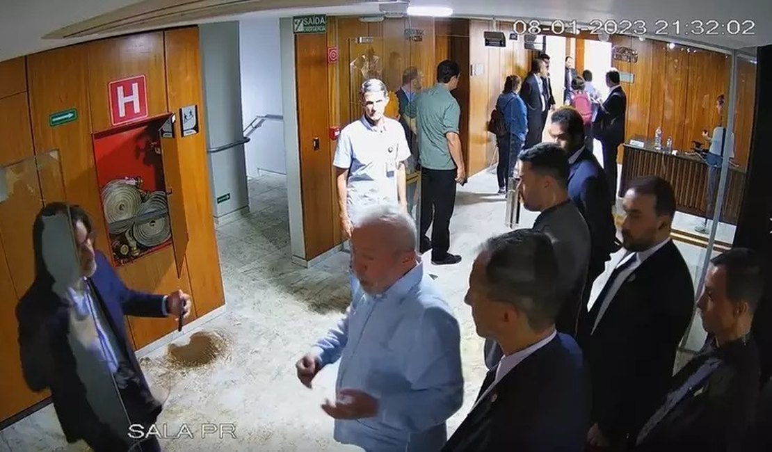Imagens mostram Lula e ministros no Palácio do Planalto no mesmo dia do ataque de 8 de janeiro