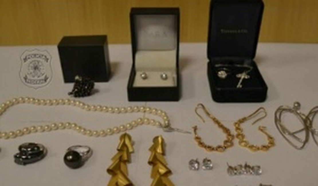 PF apreende pelo menos 15 joias na casa de cunhada do ex-governador Cabral