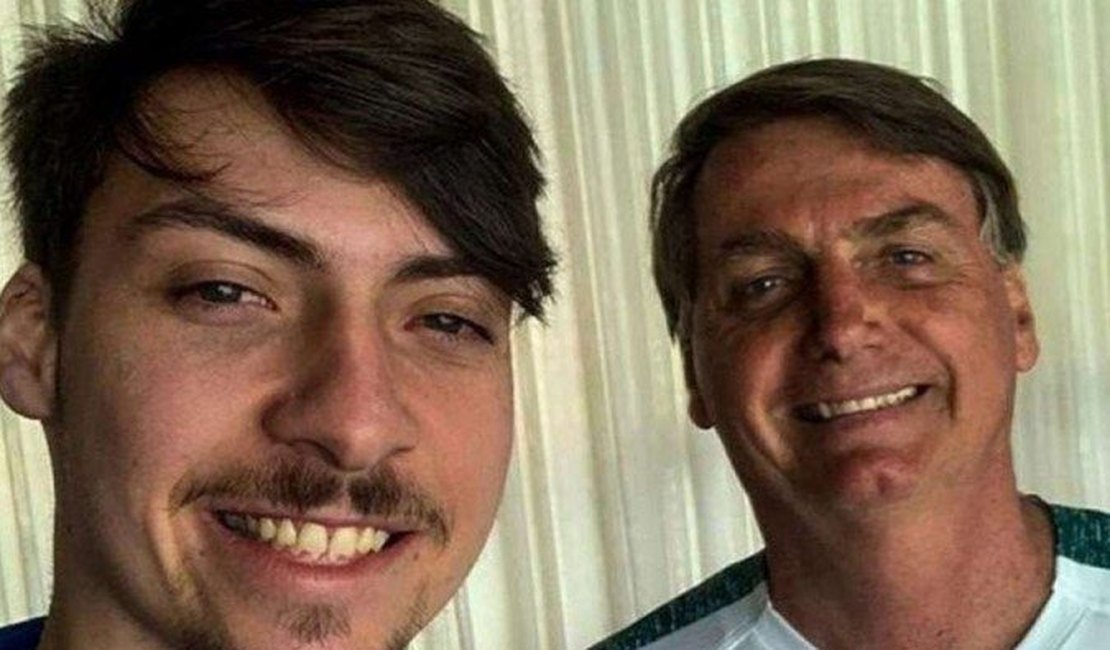 Número '04' do presidente, Renan Bolsonaro participa de reality de 'pegação'