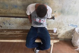 Populares impedem suspeito armado de roubar celular, em Arapiraca