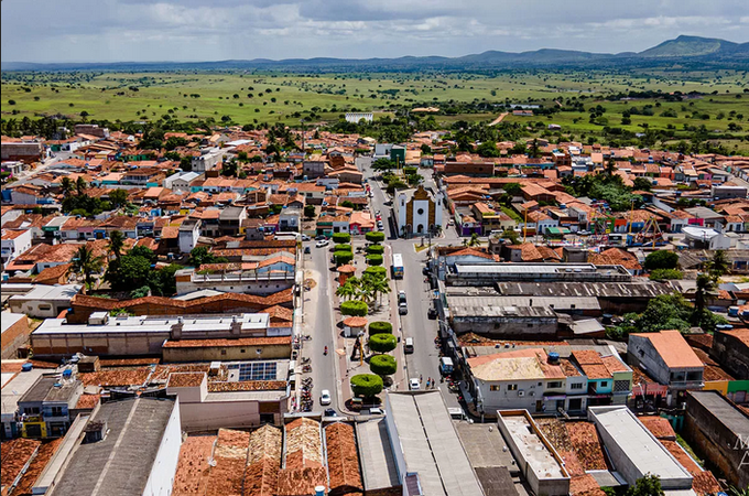 Após ser agredido pela companheira, homem chama PM para retirar filhas e pertences pessoais de casa, em Girau