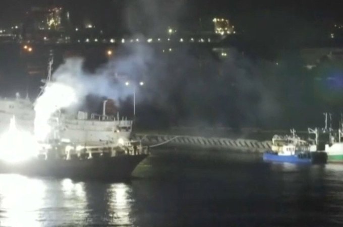 Terremoto de magnitude 7,6 atinge o Japão, e tsunamis chegam à costa do país