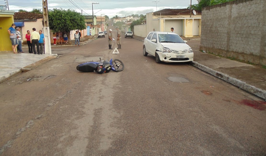 Motociclista desrespeita placa de pare, colide com carro e acaba na UE do Agreste