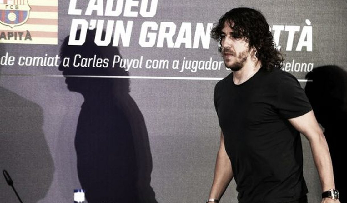 Emocionado, Puyol se despede do Barcelona com homenagens