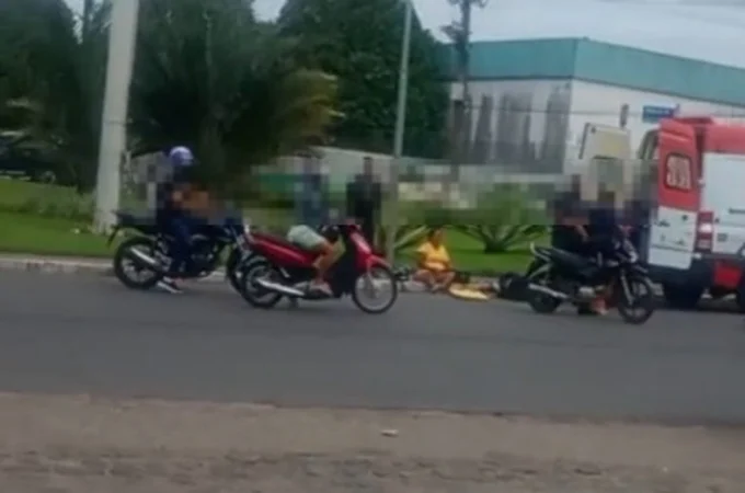 Duas mulheres e criança recebem socorro médico após colisão entre duas motos em Arapiraca