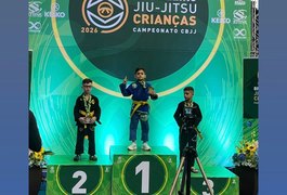 Arapiraquense de 8 anos conquista título de campeão brasileiro de jiu-jítsu em São Paulo