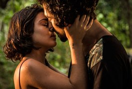 Miguel e Olívia provocam espanto com beijo