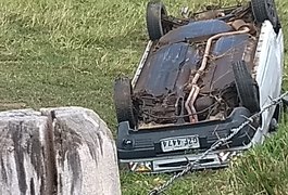 Motorista perde controle do carro e capota veículo em Taquarana