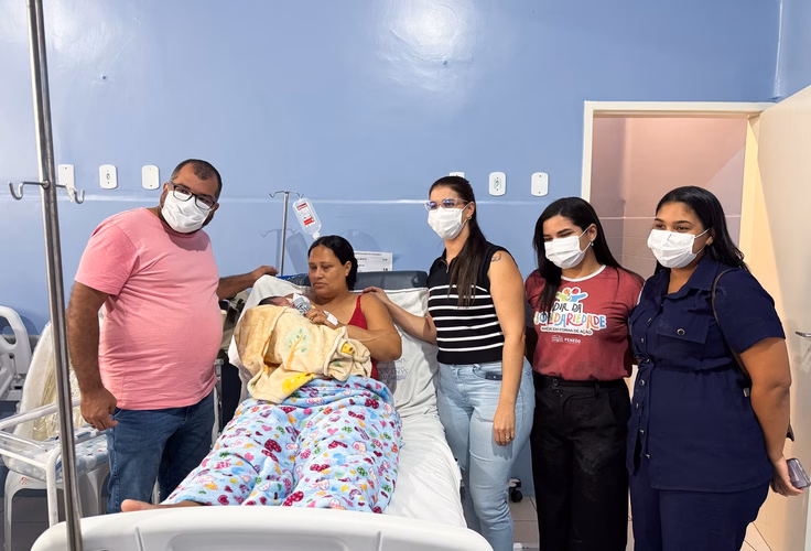 Gestantes atendidas na Santa Casa de Penedo recebem enxoval para bebê da Secretaria Municipal de Assistência Social