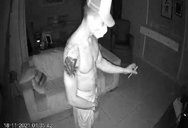 Homem escala prédio e rouba celulares em apartamento em Maceió