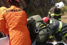 Família viaja para votar, se envolve em acidente e criança morre, em AL